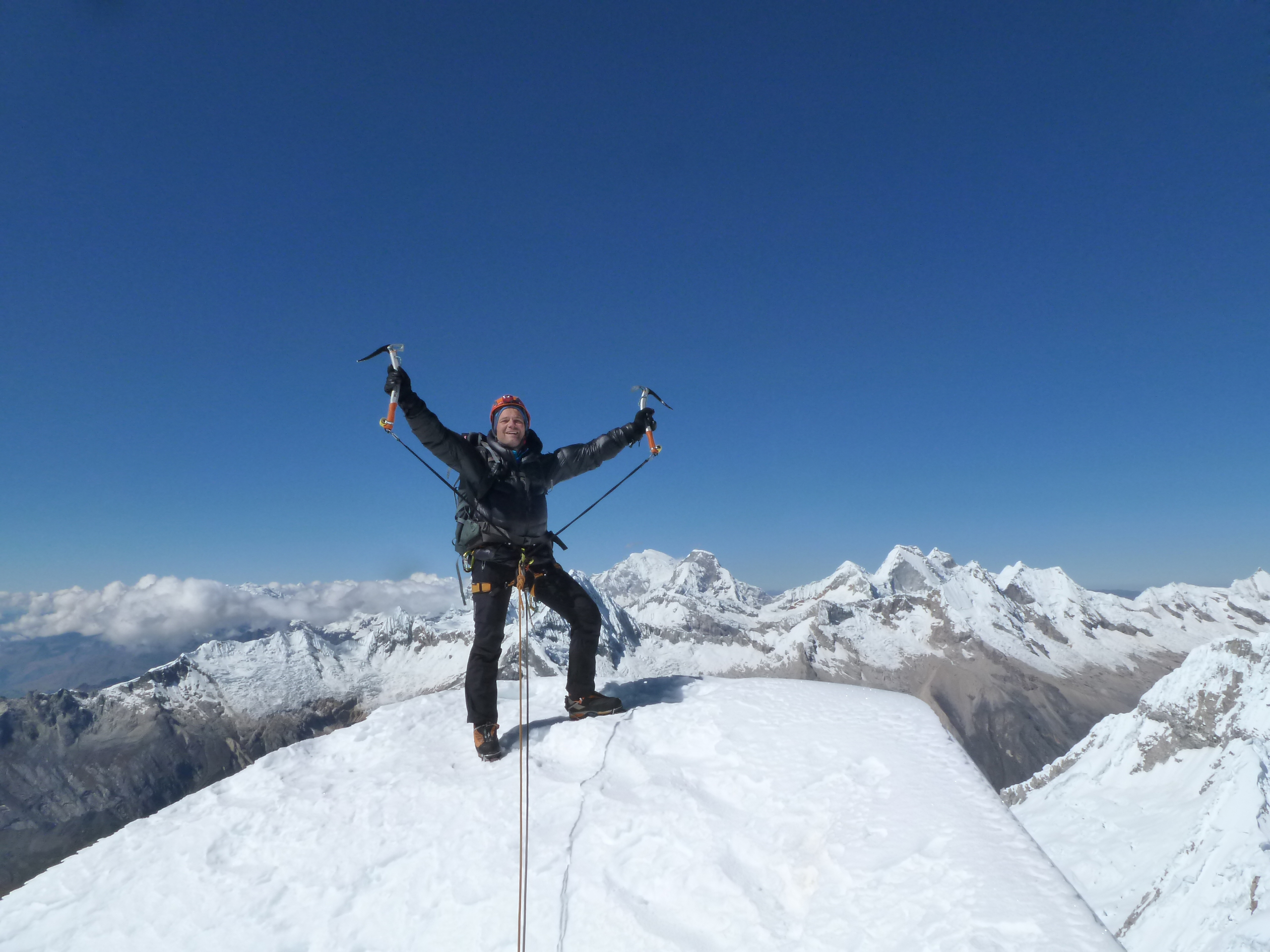 Auf dem Gipfel des Alpamayo